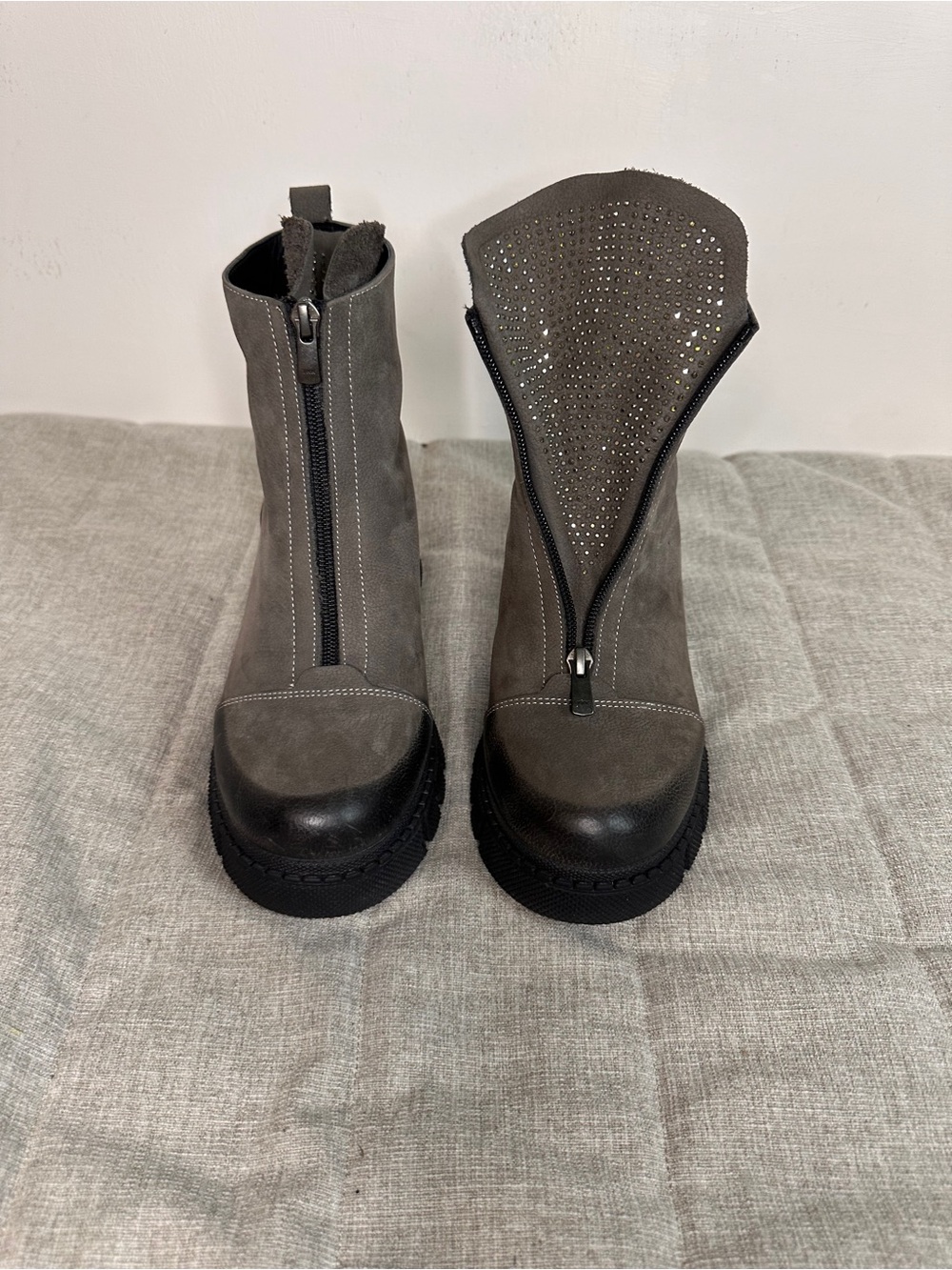 NWOT Spring Step Pebble Leather Ankle Boots Crystal Rhinestones 39 EU 8-8.5 US
